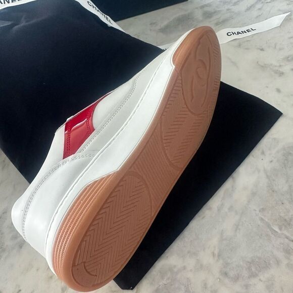 Chanel Woman’s White Sneakers with red  and grey CC logo - Picture 4 of 8